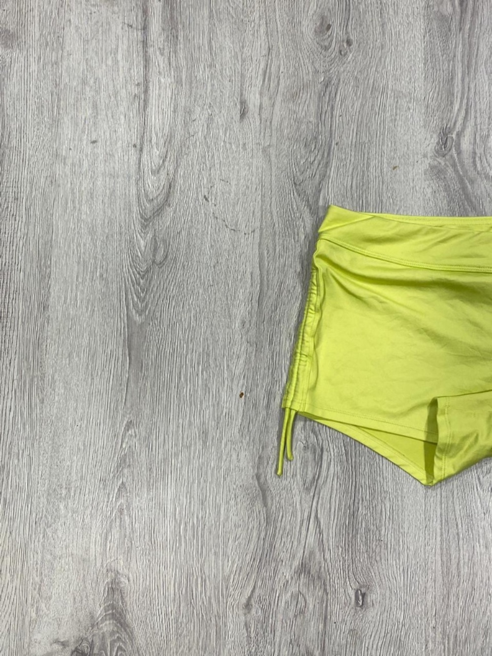 Alo Yoga Lime Green Ruched Side Drawstring Booty Shorts Size L - Picture 4 of 7